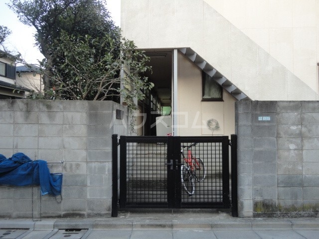 18/21 エントランス