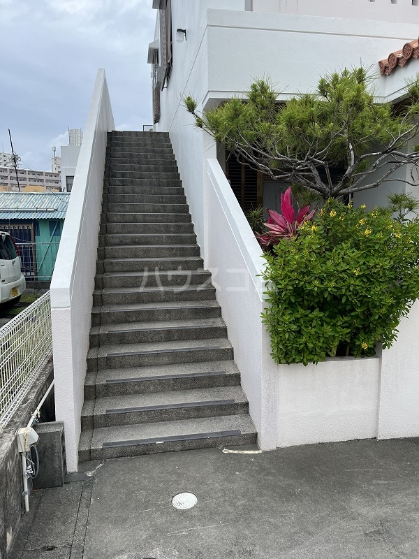 19/22 エントランス