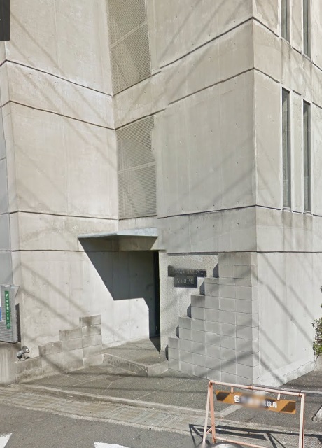 21/30 エントランス