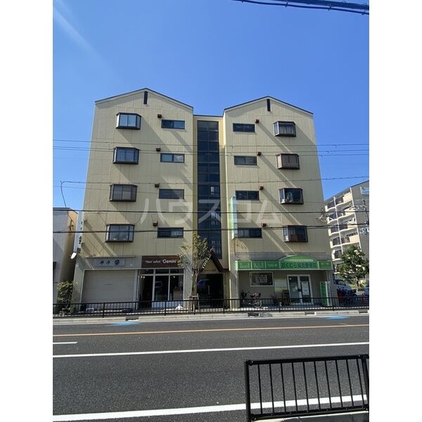 16/22 エントランス