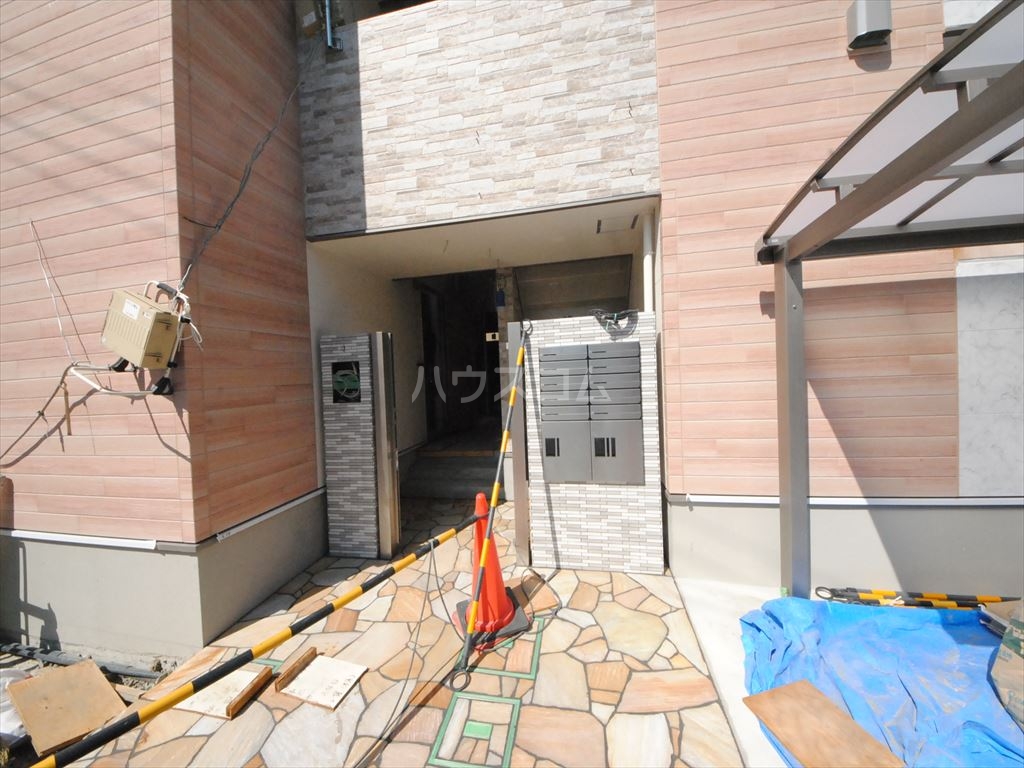 26/30 エントランス