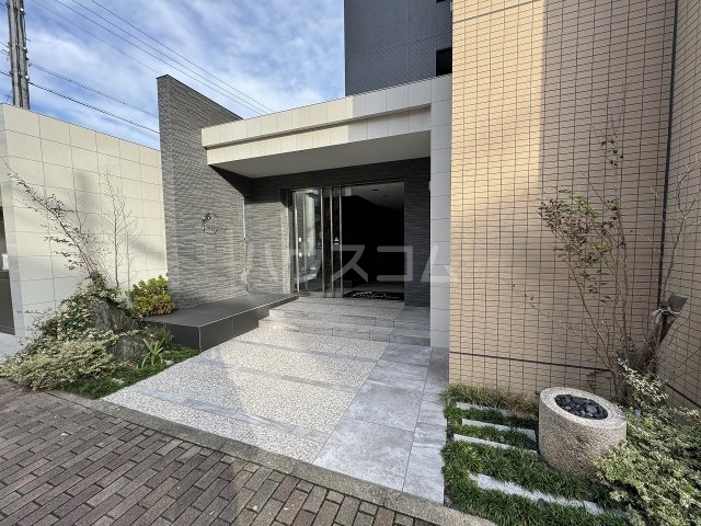 28/30 エントランス