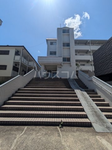28/30 エントランス