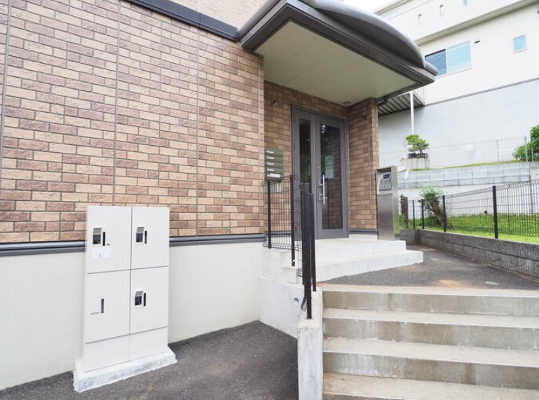 22/28 エントランス