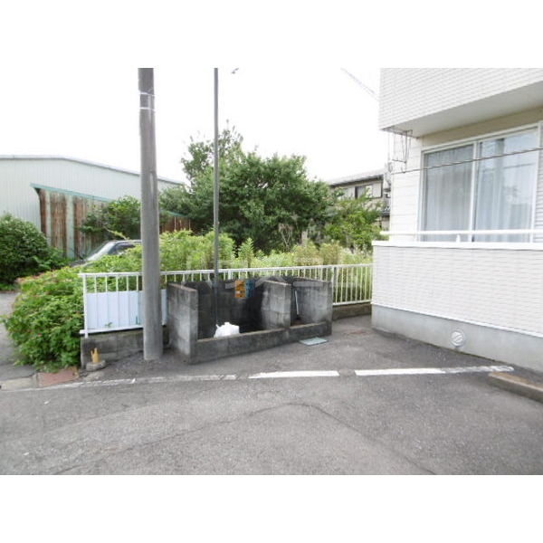 13/21 エントランス