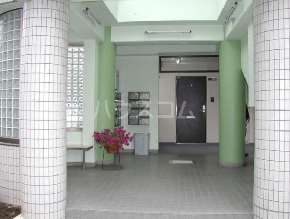 14/18 エントランス