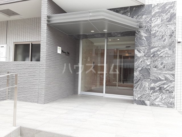 25/30 エントランス