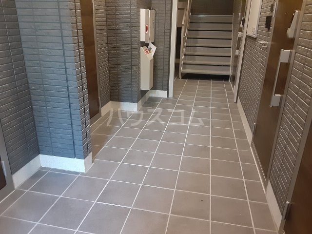 24/30 エントランス