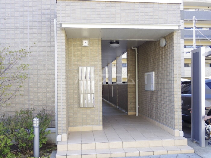 23/30 エントランス