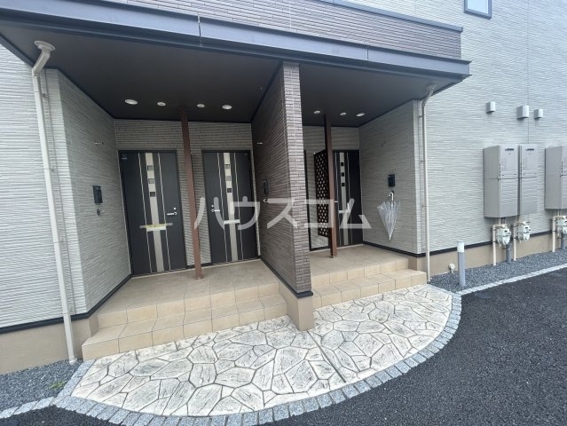 23/30 エントランス