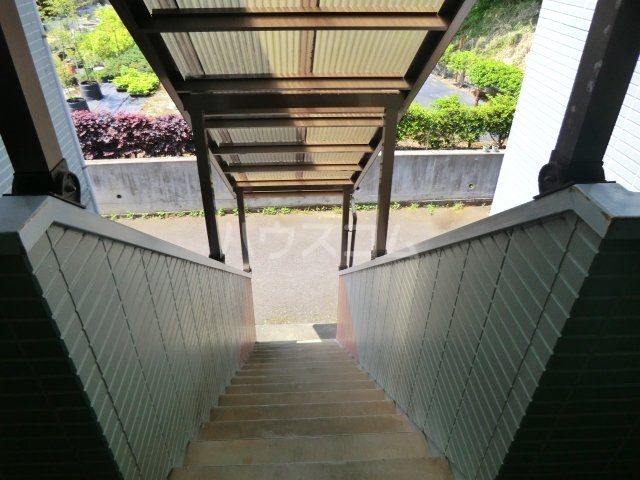 18/27 エントランス