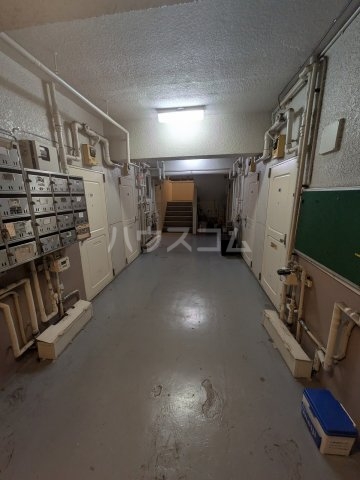 18/21 エントランス