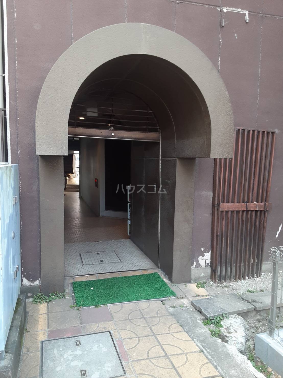 15/23 エントランス