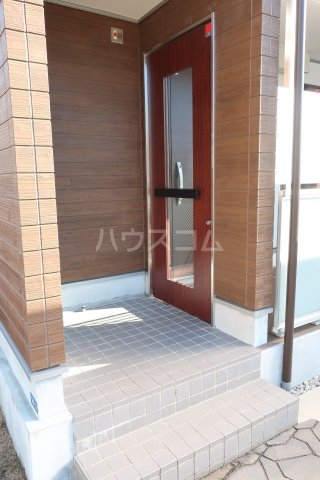 16/23 エントランス