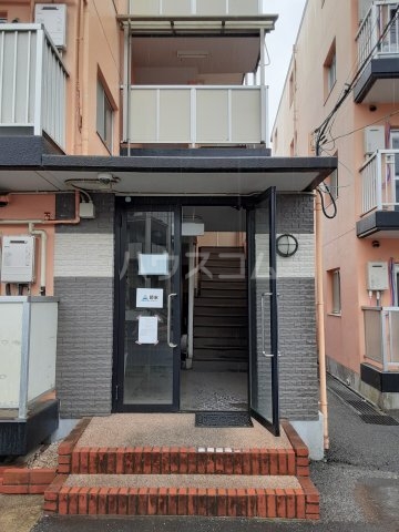 22/30 エントランス