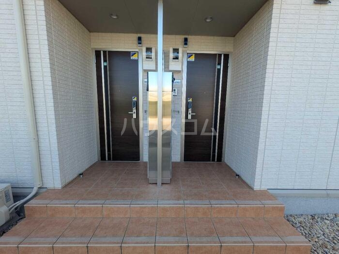 24/30 エントランス