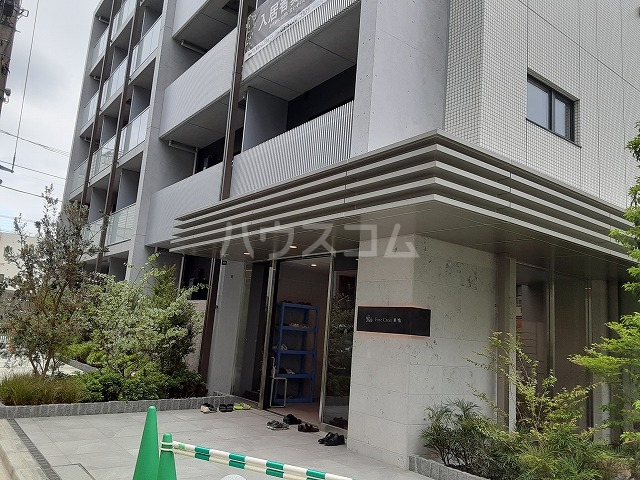 24/30 エントランス