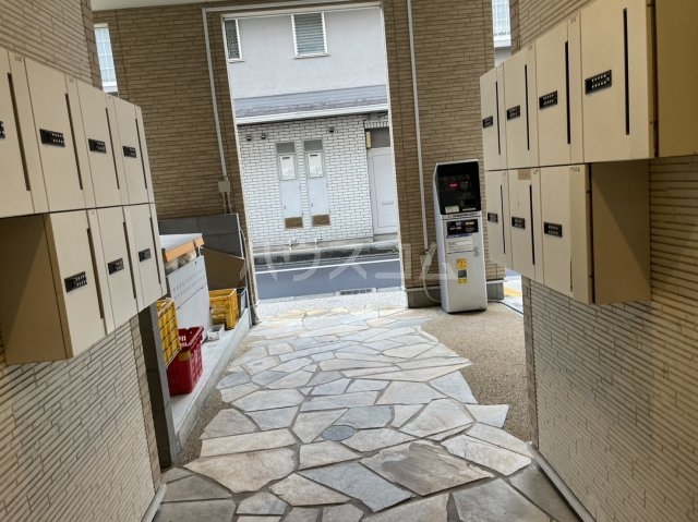 27/30 エントランス