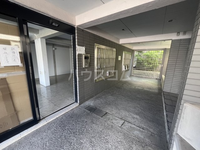 24/30 エントランス