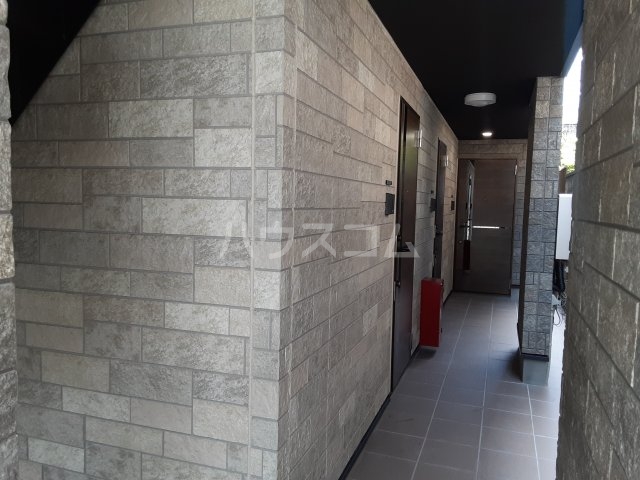 26/30 エントランス