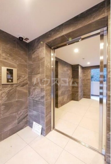 22/26 エントランス