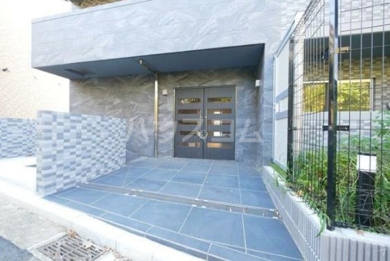 23/26 エントランス