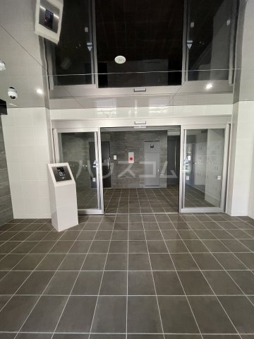 21/30 エントランス