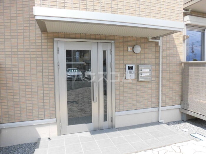 15/16 エントランス