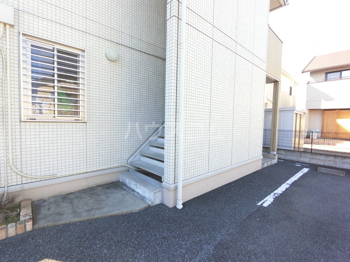 16/19 エントランス