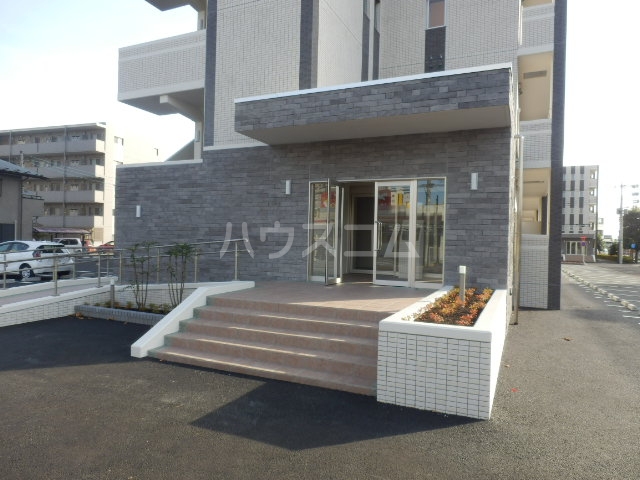 14/23 エントランス