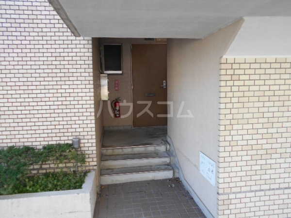 13/22 エントランス