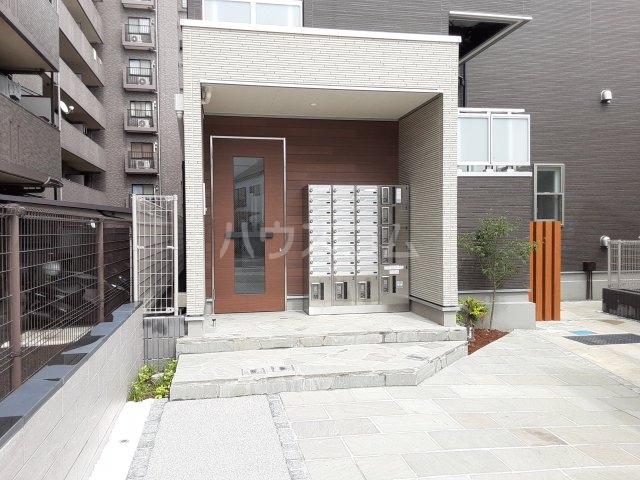 26/29 エントランス