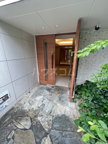 25/26 エントランス