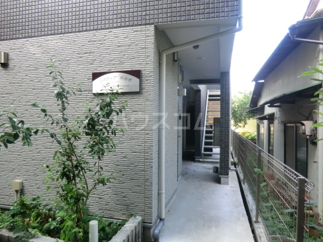 28/30 エントランス