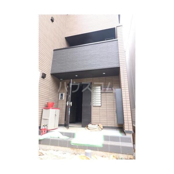 16/19 エントランス