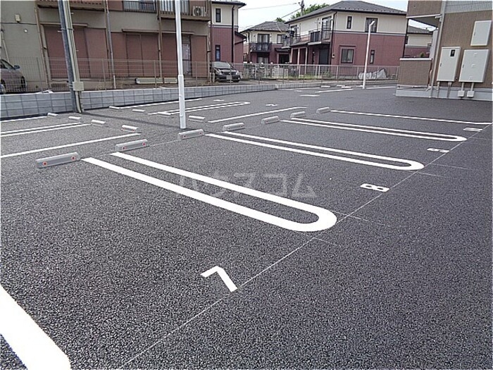 2/3 駐車場
