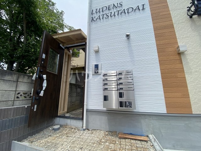 20/30 エントランス