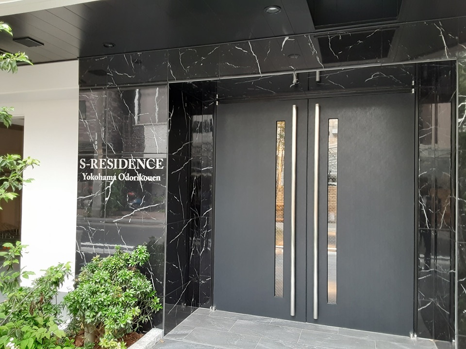 18/27 エントランス