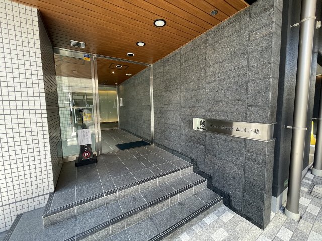 25/30 エントランス