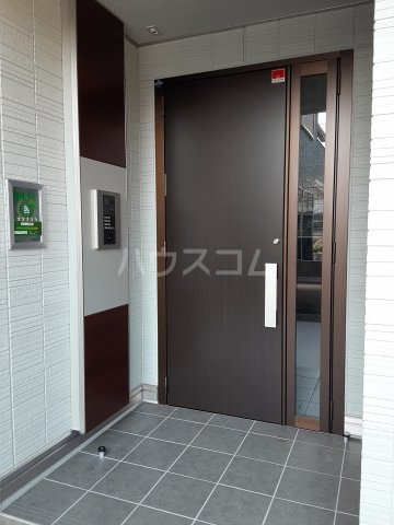 22/27 エントランス