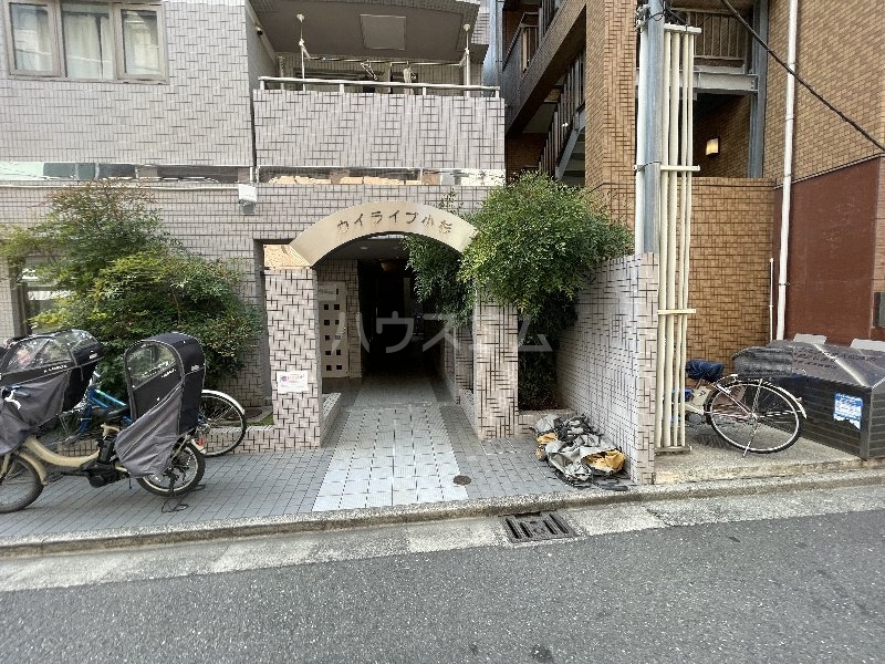 20/23 エントランス