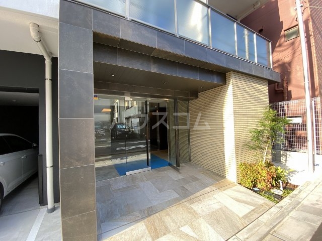 21/30 エントランス