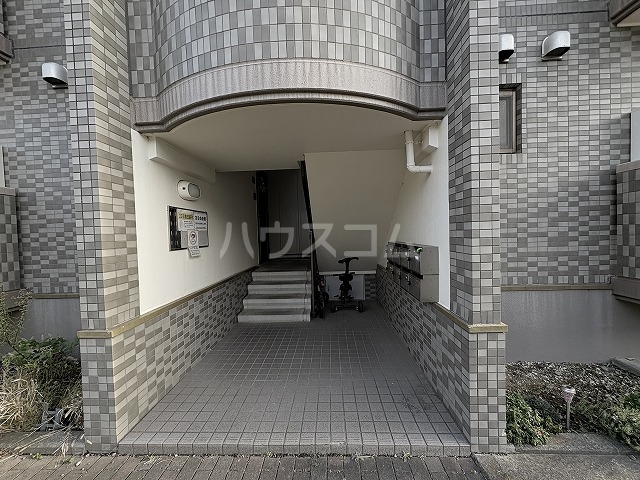 28/30 エントランス