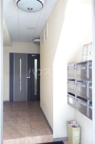 24/28 エントランス