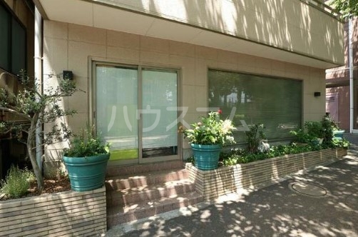 26/28 エントランス