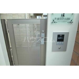 16/23 エントランス