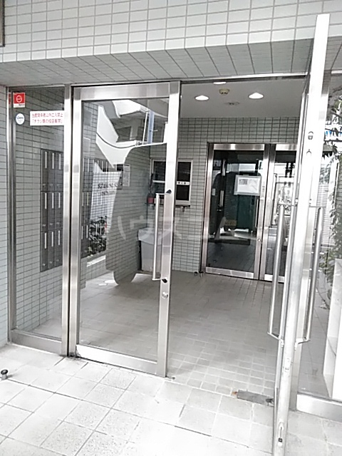 27/30 エントランス