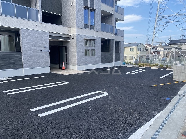 22/28 駐車場