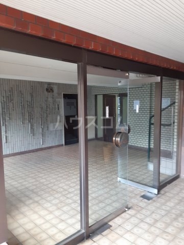 28/30 エントランス