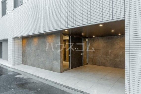 16/21 エントランス